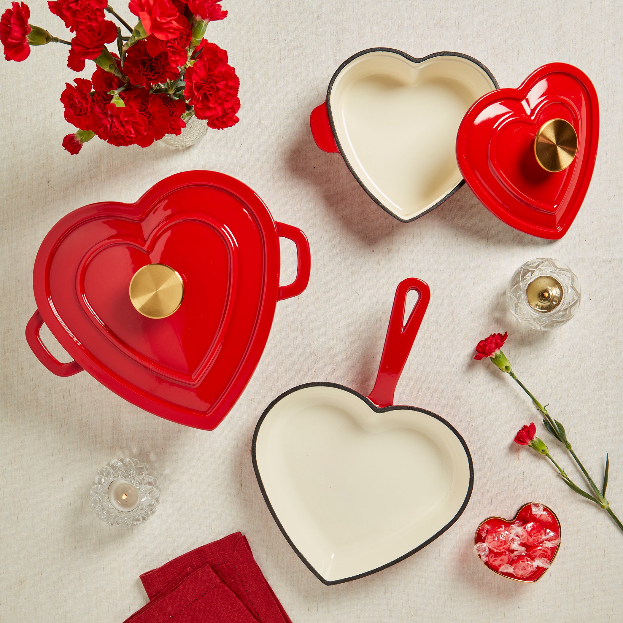 3-Quart Heart-Shaped Enameled Cast Iron Dutch Oven, Red – Smith