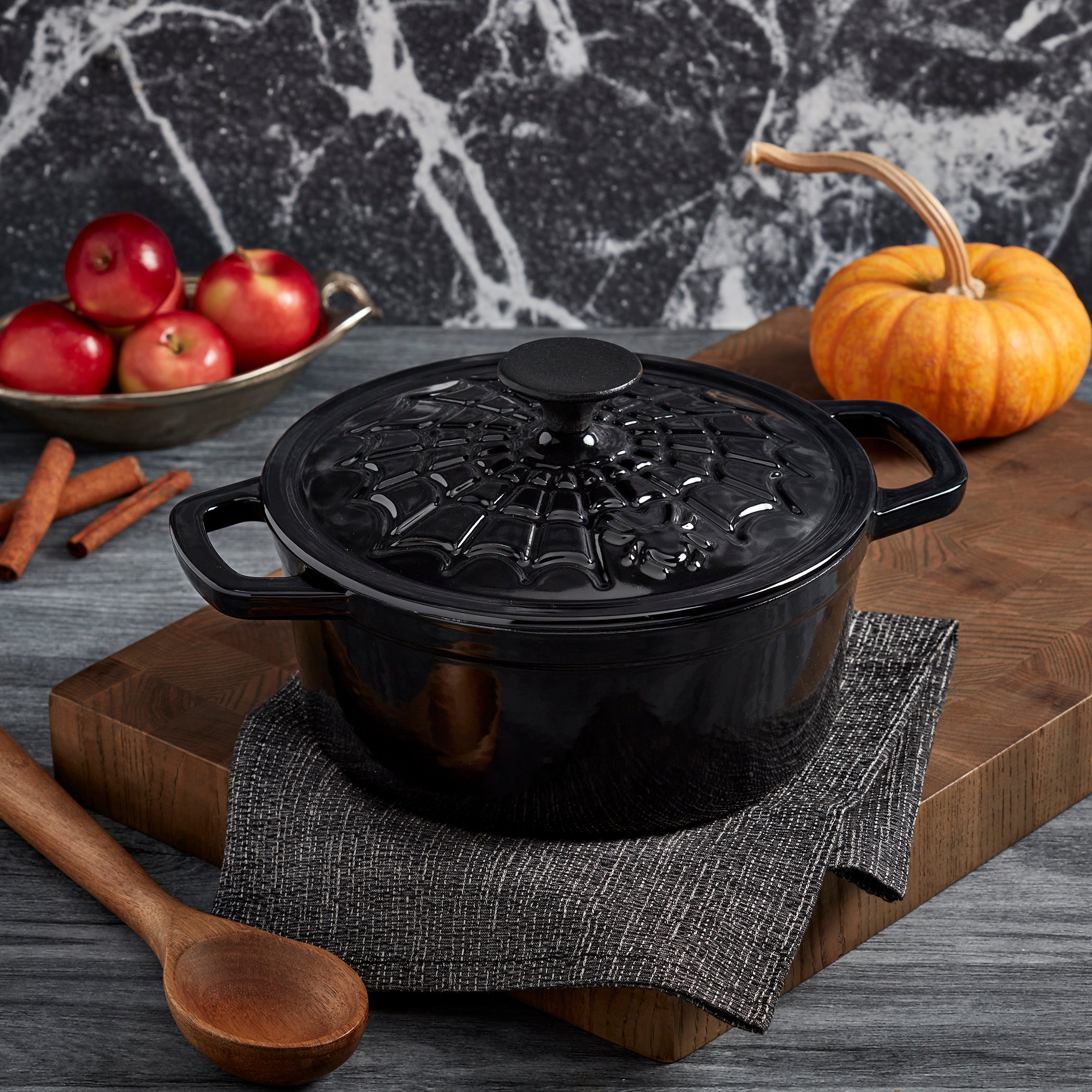 Black Spiderweb Cast Iron Dutch Oven, 3-Quart | Smith & Clark