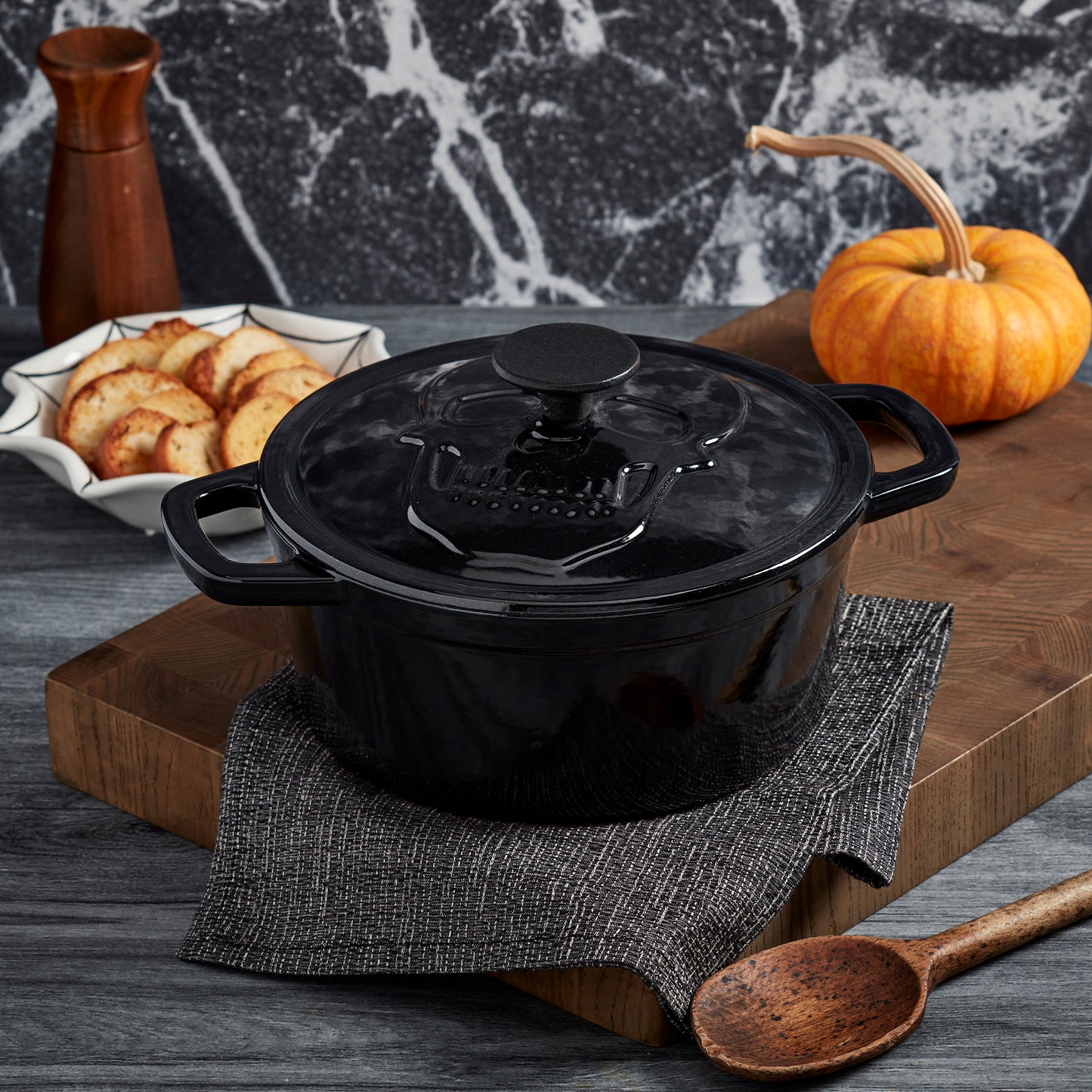 3-Quart Cast Iron Skull Dutch Oven, Black