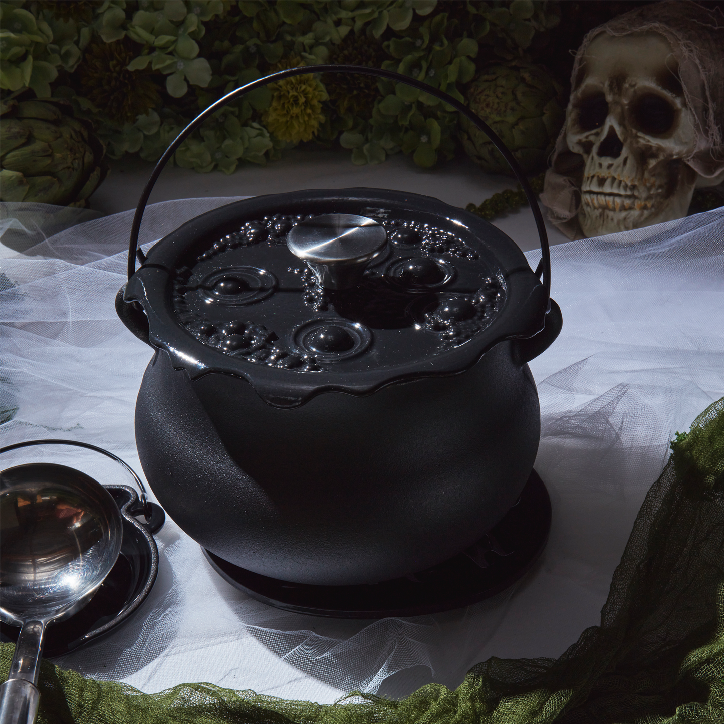 Cast Iron Cauldron Pot with Black 'Bubbling' Lid