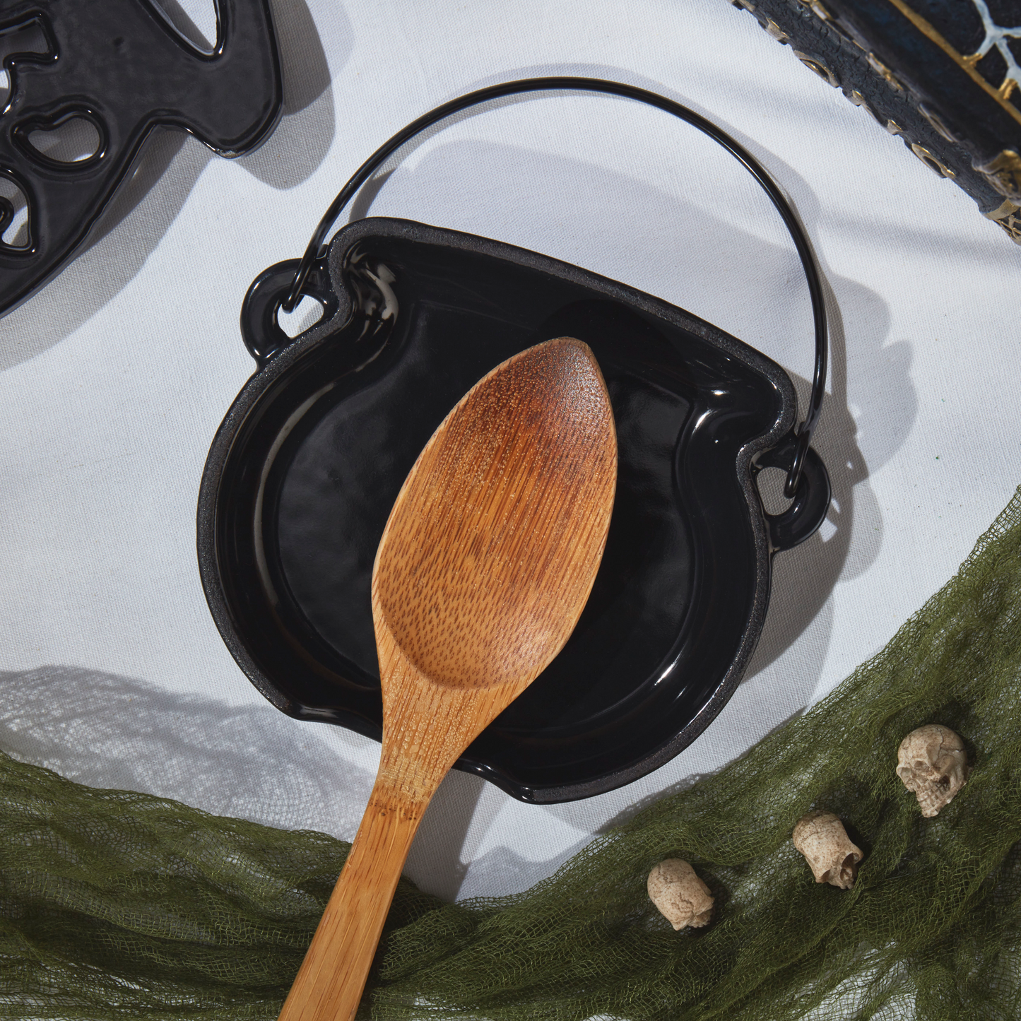 5.5" Enameled Cast Iron Cauldron Spoon Rest, Black