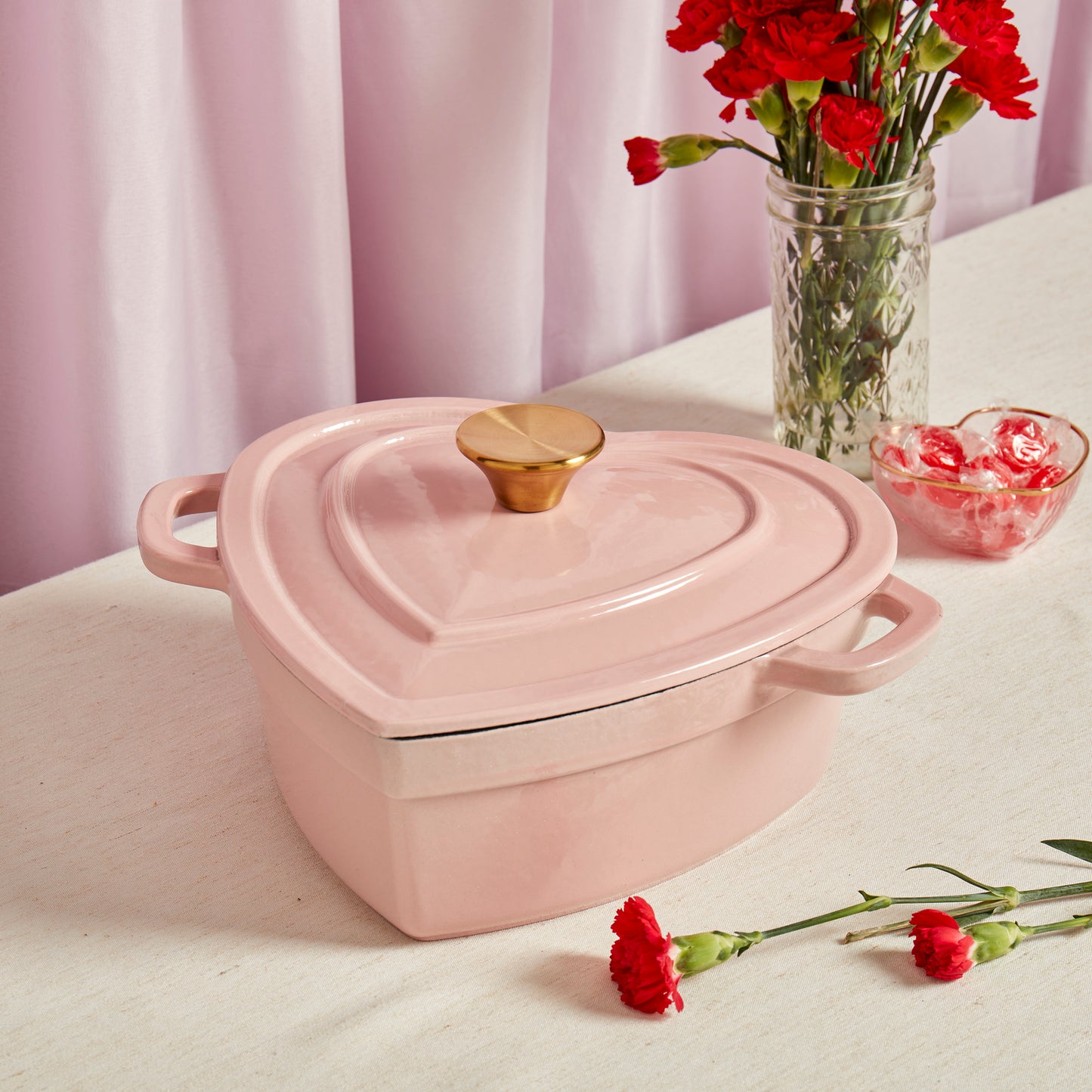 3-Quart Enameled Cast Iron Heart-Shaped Dutch Oven, Pink