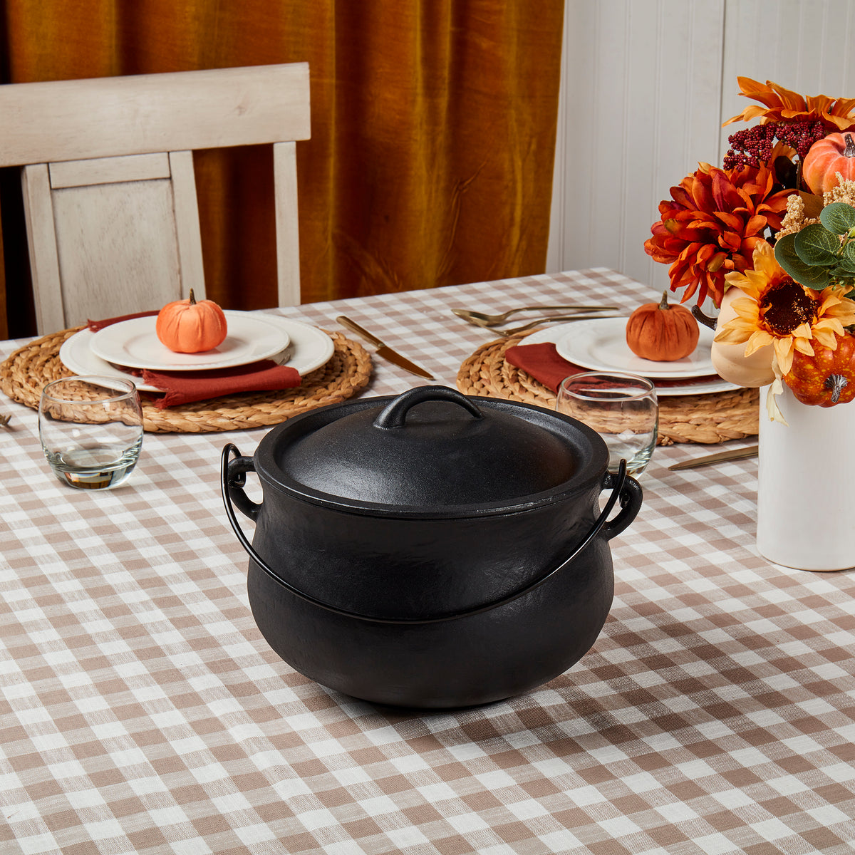 6-Quart Cast Iron Cauldron Pot with Handle | Smith & Clark