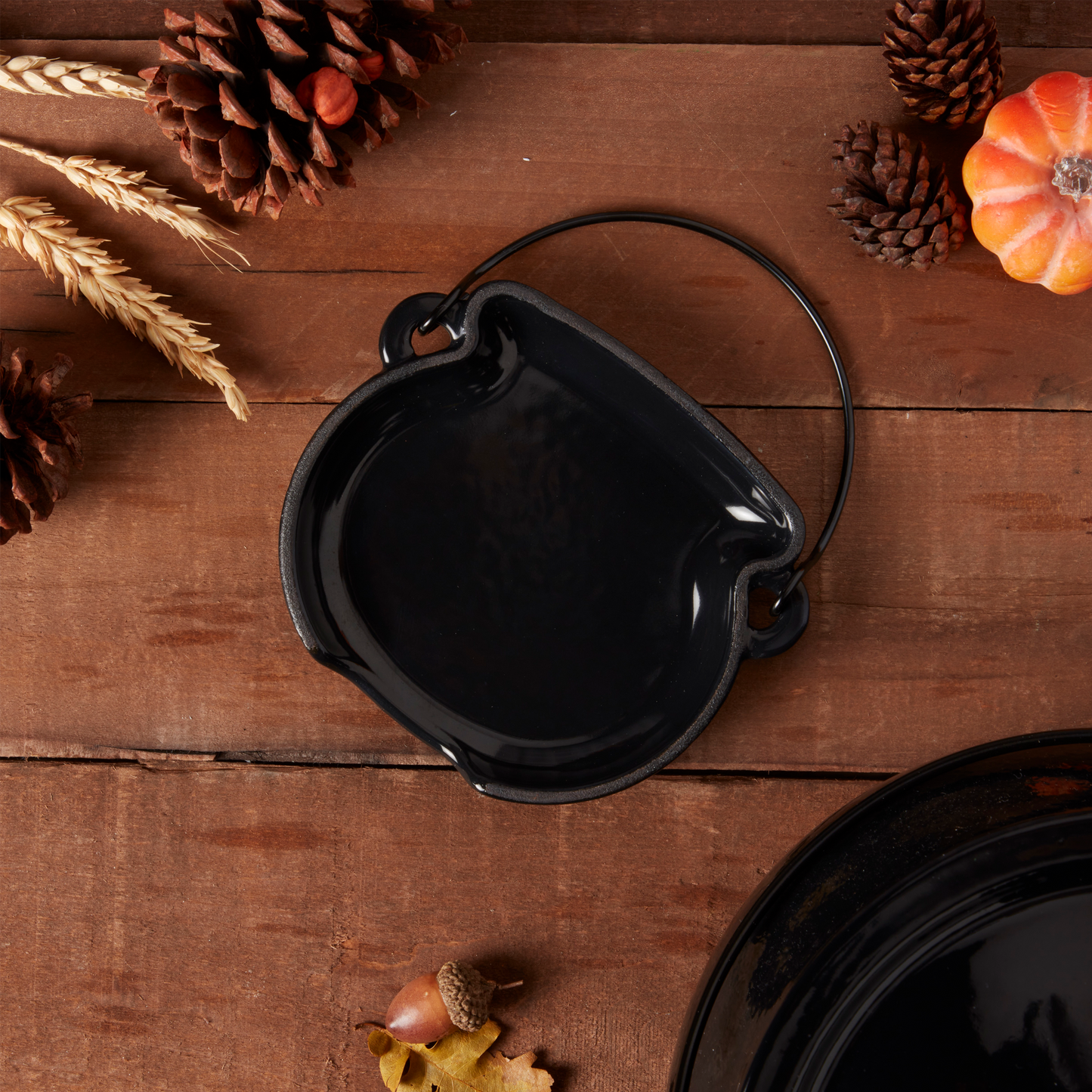 5.5" Enameled Cast Iron Cauldron Spoon Rest, Black